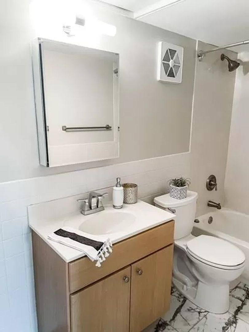 Apartment for rent at 7055 Hampton Ave, Saint Louis, MO 63109