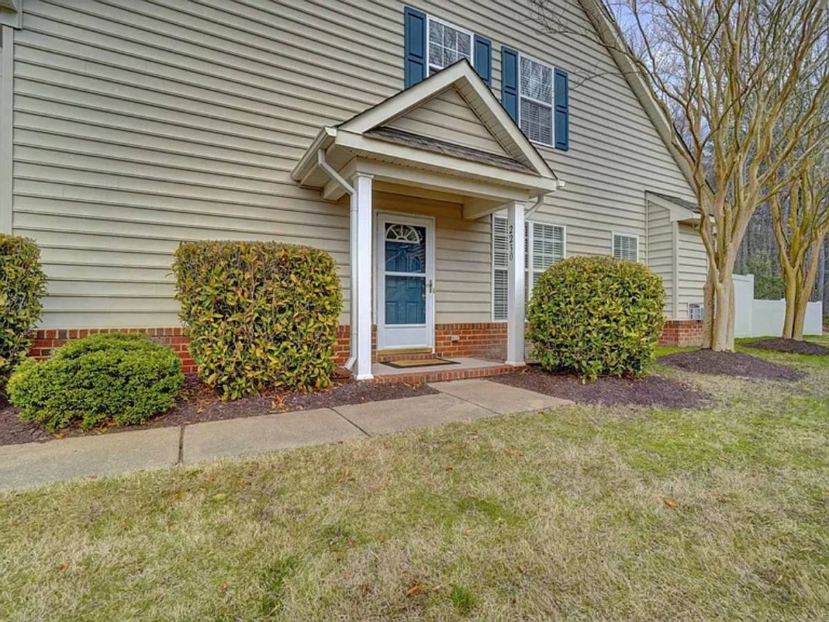 Townhouse for rent at 2230 Livingston St, Suffolk, VA 23435