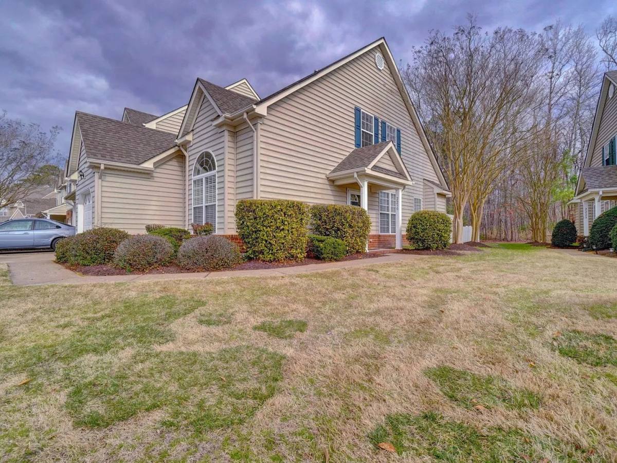 Townhouse for rent at 2230 Livingston St, Suffolk, VA 23435