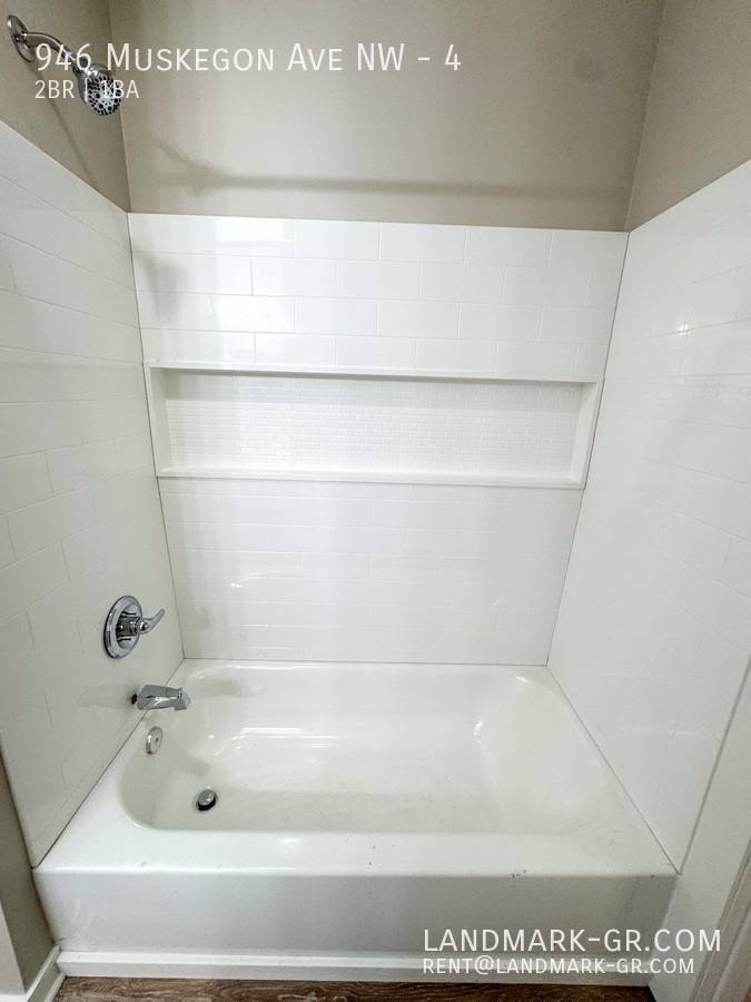 Apartment for rent at 946 Muskegon Ave NW #4, Grand Rapids, MI 49504