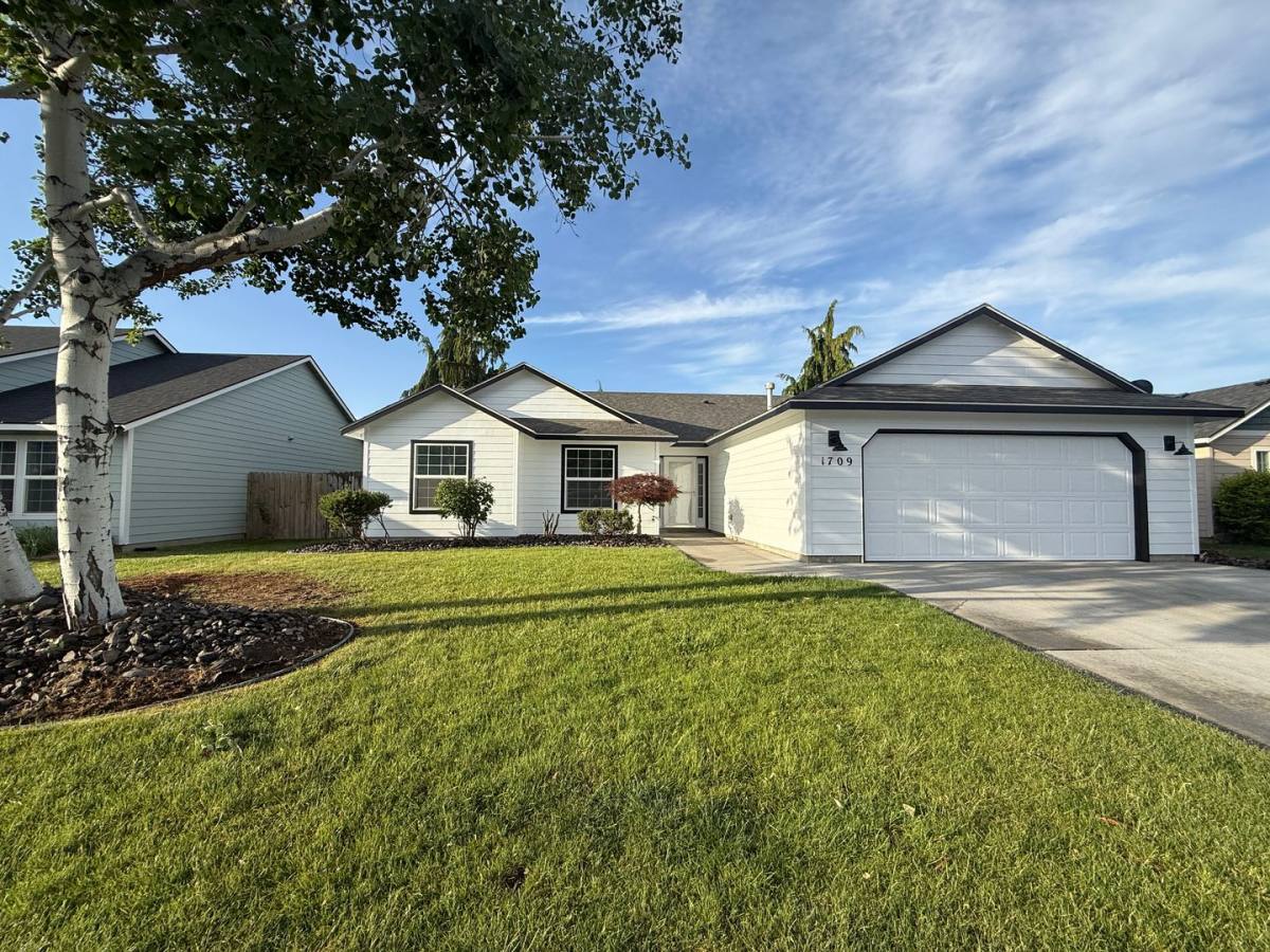 House for rent at 1709 W 30th Ave, Kennewick, WA 99337