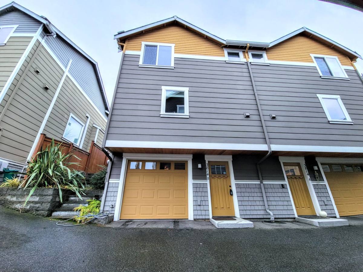Townhouse for rent at 3814 Interlake Ave N #B, Seattle, WA 98103