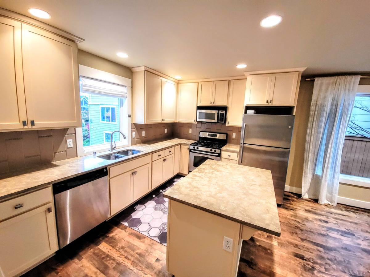 Townhouse for rent at 3814 Interlake Ave N #B, Seattle, WA 98103
