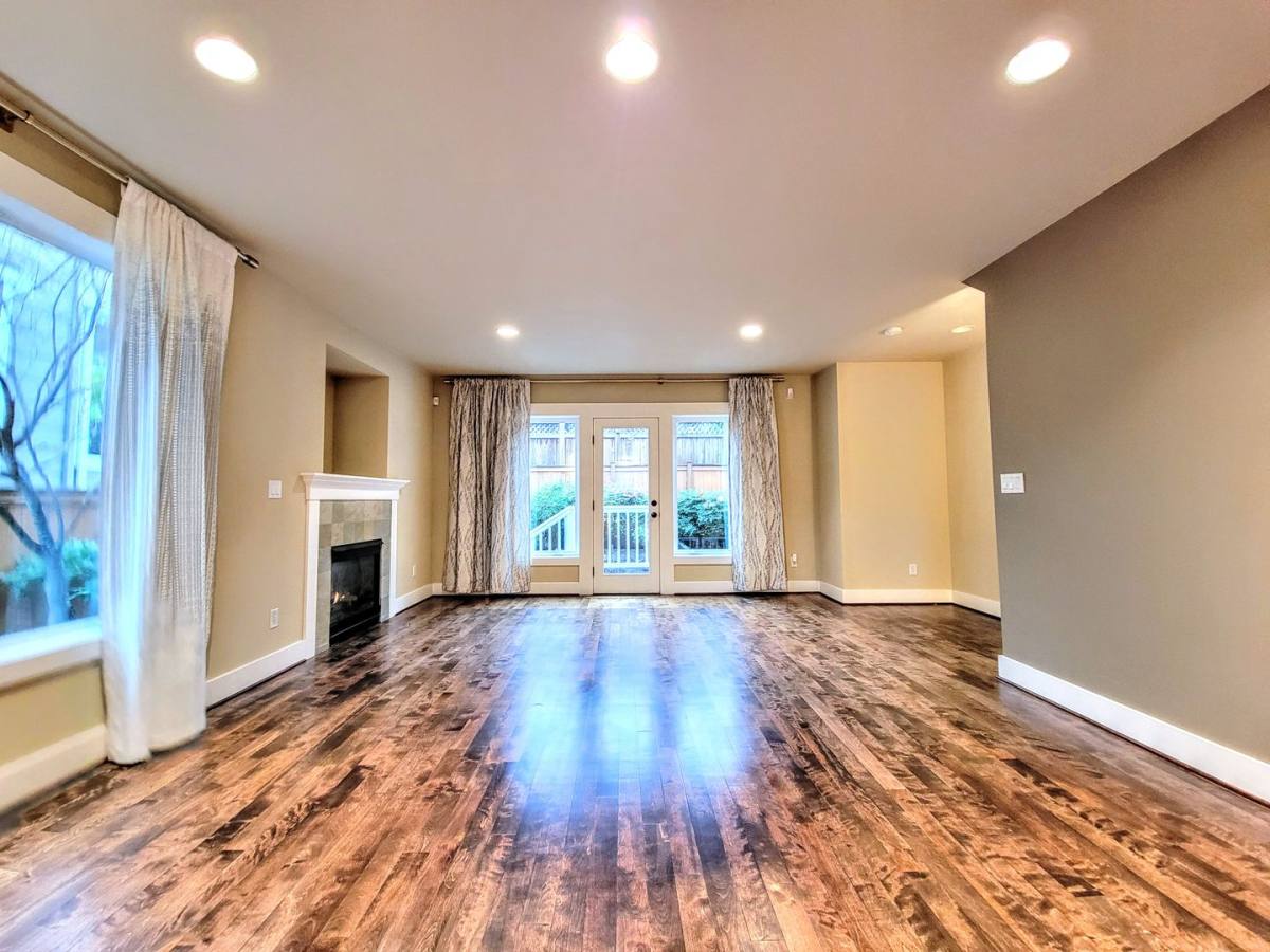 Townhouse for rent at 3814 Interlake Ave N #B, Seattle, WA 98103