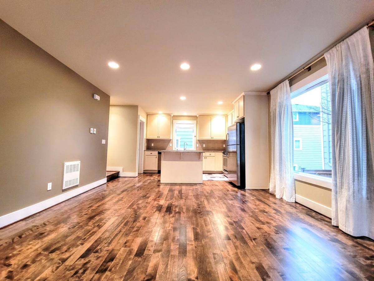 Townhouse for rent at 3814 Interlake Ave N #B, Seattle, WA 98103
