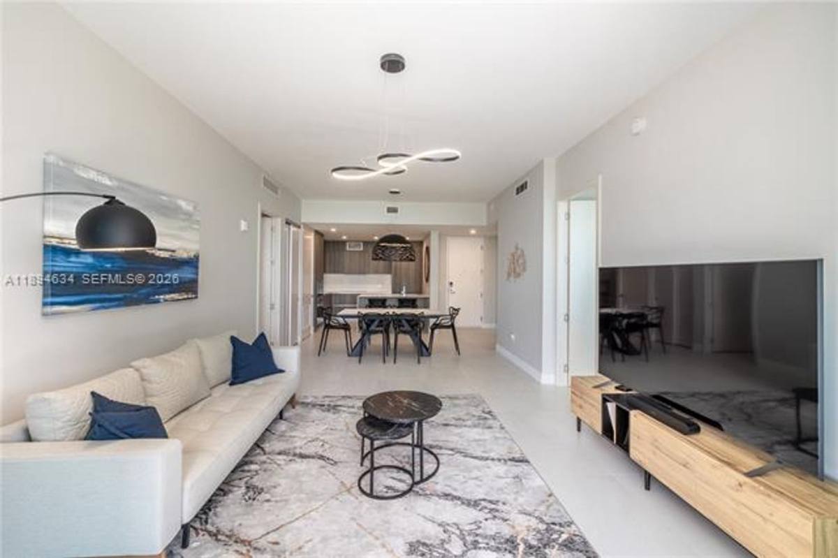 Apartment for rent at 17550 Collins Ave, North Miami Beach, FL 33160