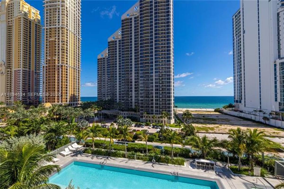 Apartment for rent at 17550 Collins Ave, North Miami Beach, FL 33160