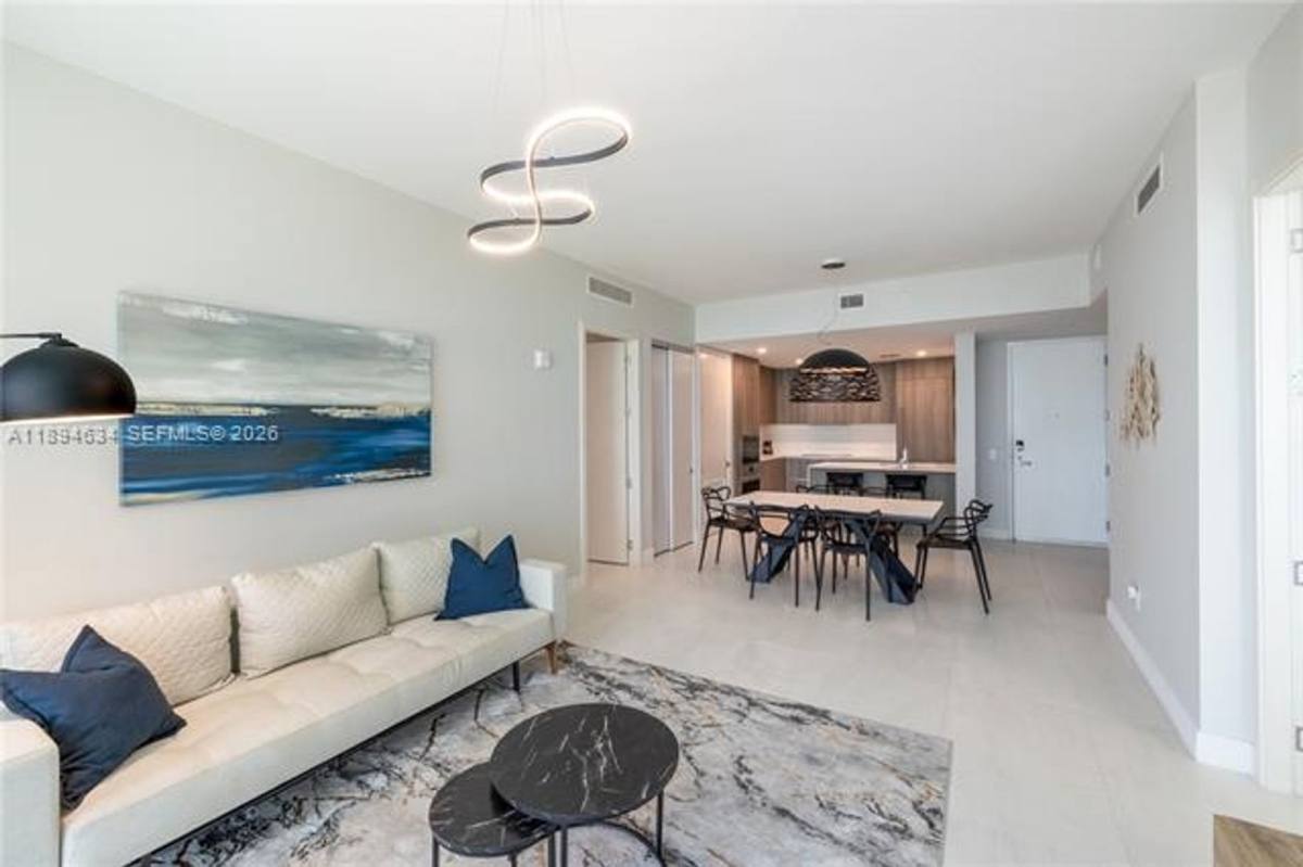 Apartment for rent at 17550 Collins Ave, North Miami Beach, FL 33160
