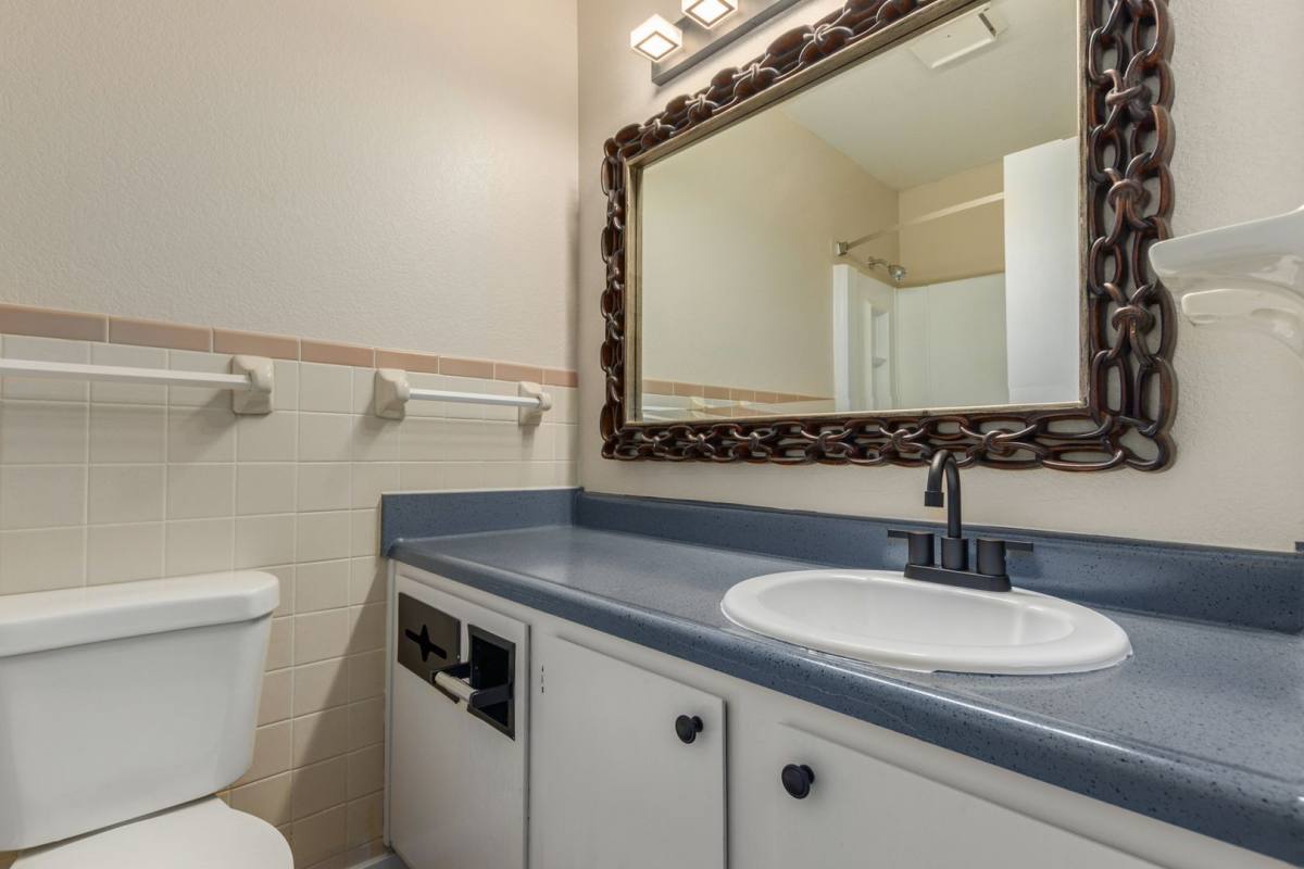 Apartment for rent at 1410 S Country Club Dr, Mesa, AZ 85210