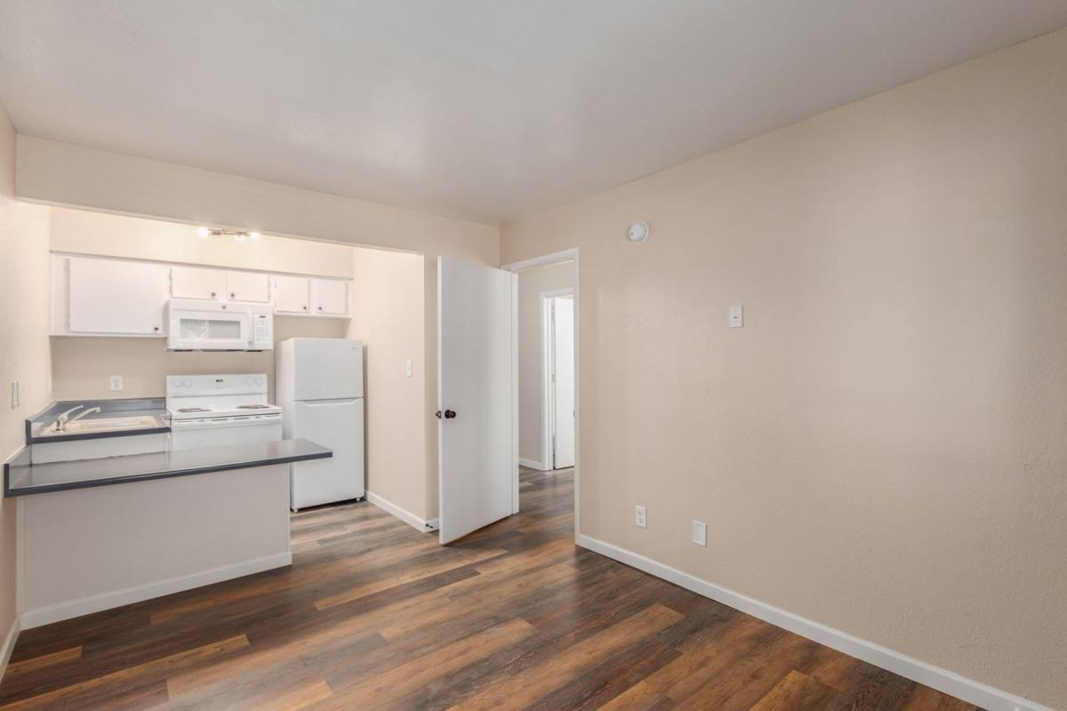 Apartment for rent at 1410 S Country Club Dr, Mesa, AZ 85210