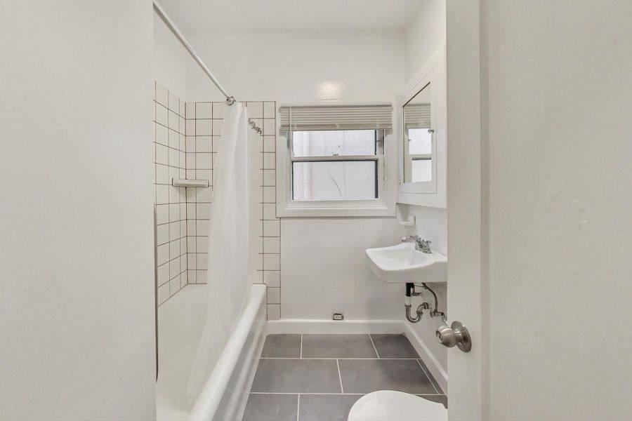 Apartment for rent at 295 Macarthur Blvd #C, Oakland, CA 94610
