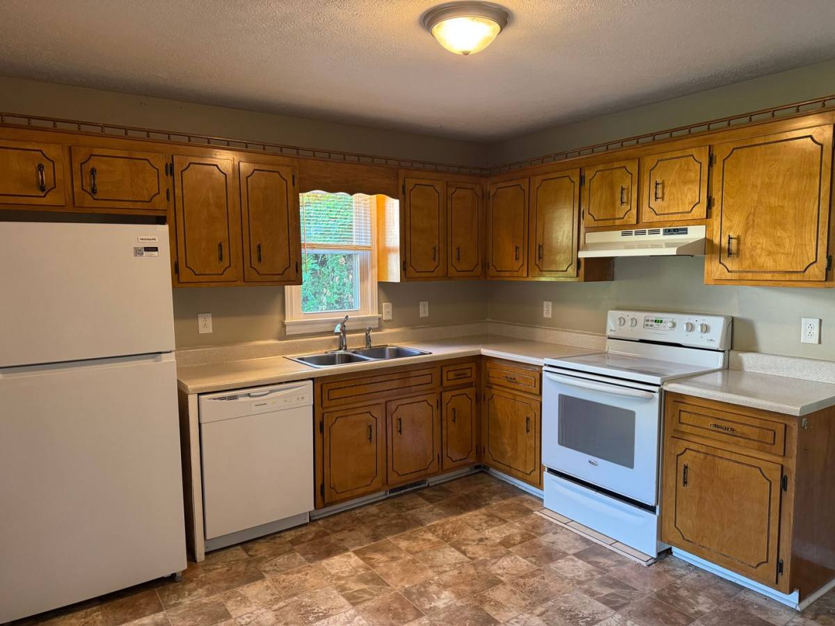 House for rent at 18 Cable Rd, Oak Grove, KY 42262