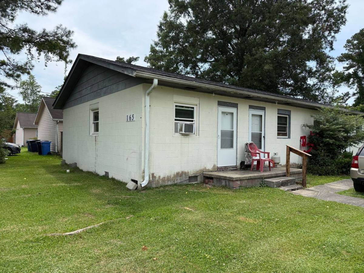Apartment for rent at 165 Lakewood Dr, Jacksonville, NC 28546