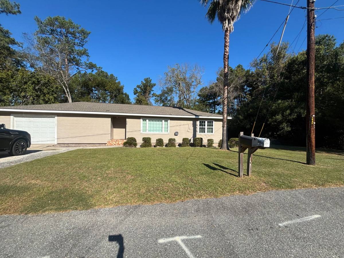 House for rent at 116 Moss Oak Dr, Valdosta, GA 31601