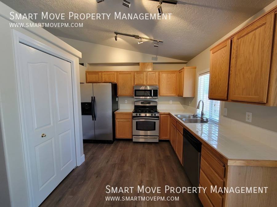 House for rent at 1067 N Crestley Ave, Meridian, ID 83642