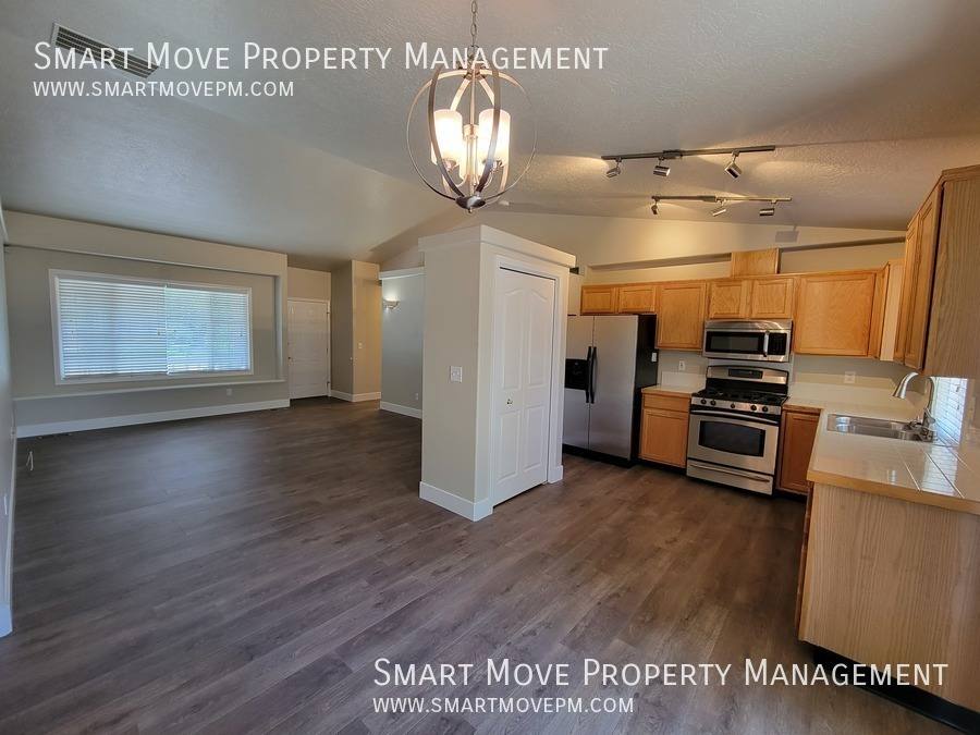 House for rent at 1067 N Crestley Ave, Meridian, ID 83642