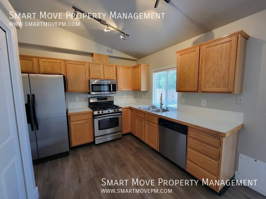 House for rent at 1067 N Crestley Ave, Meridian, ID 83642