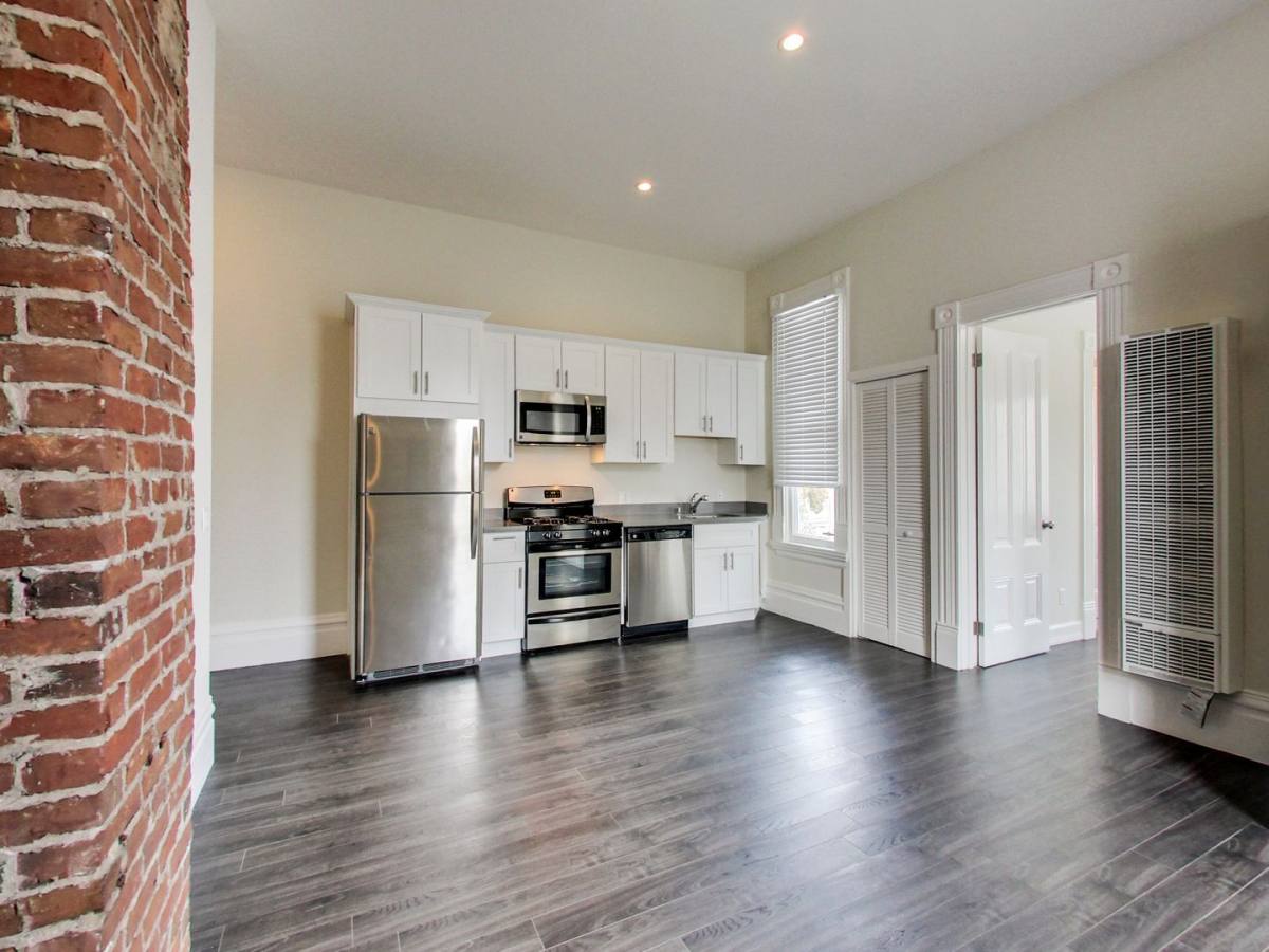 Apartment for rent at 692B Haight St, San Francisco, CA 94117