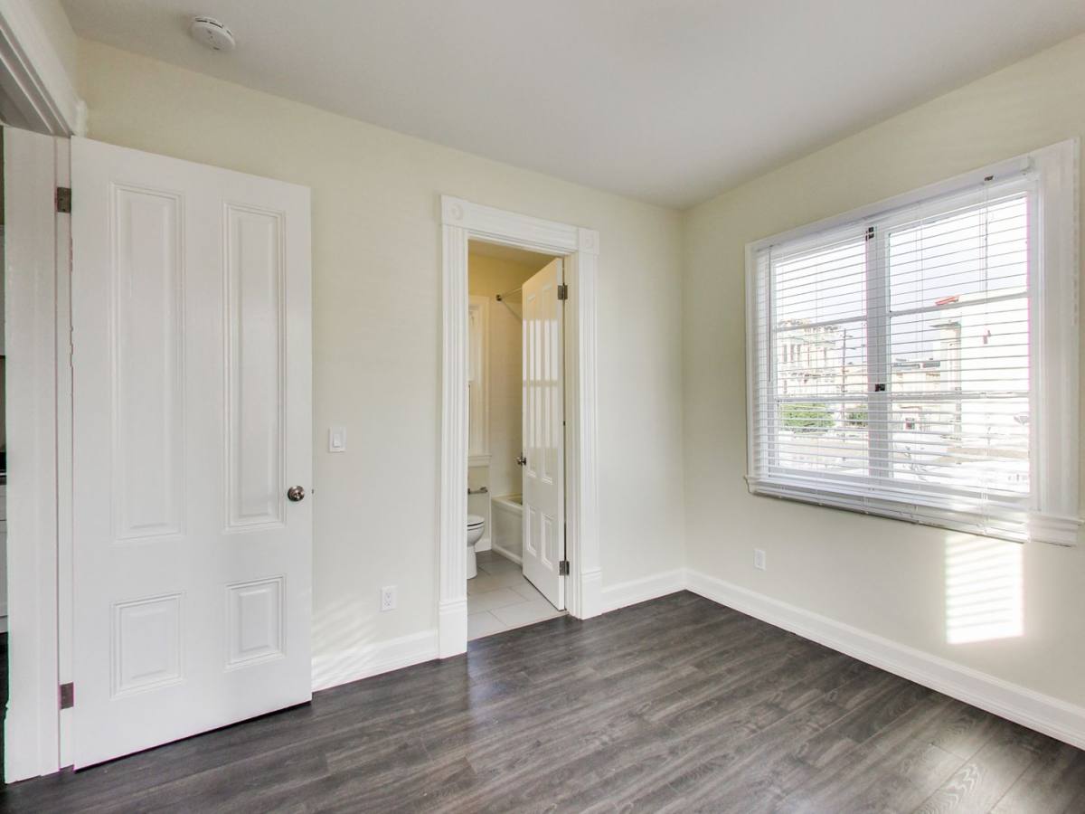 Apartment for rent at 692B Haight St, San Francisco, CA 94117