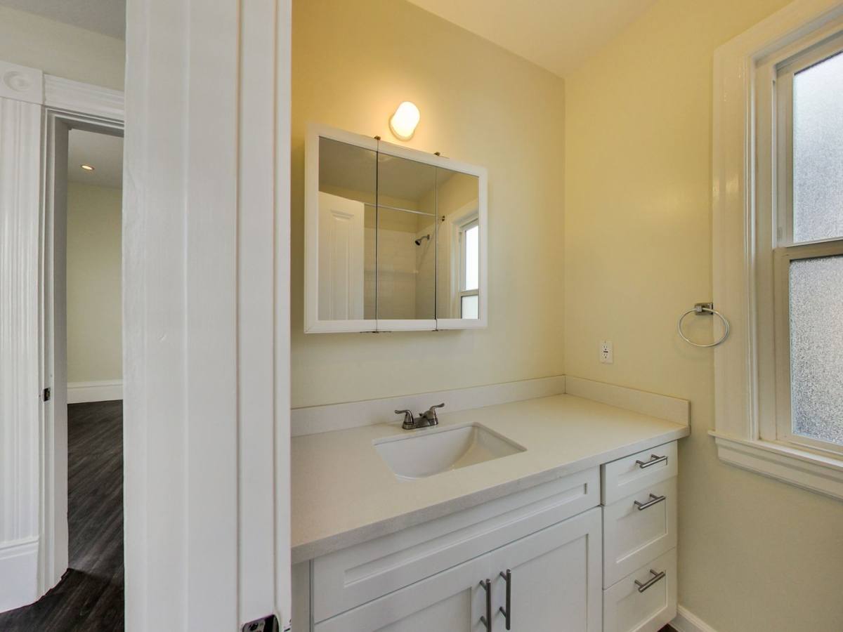 Apartment for rent at 692B Haight St, San Francisco, CA 94117