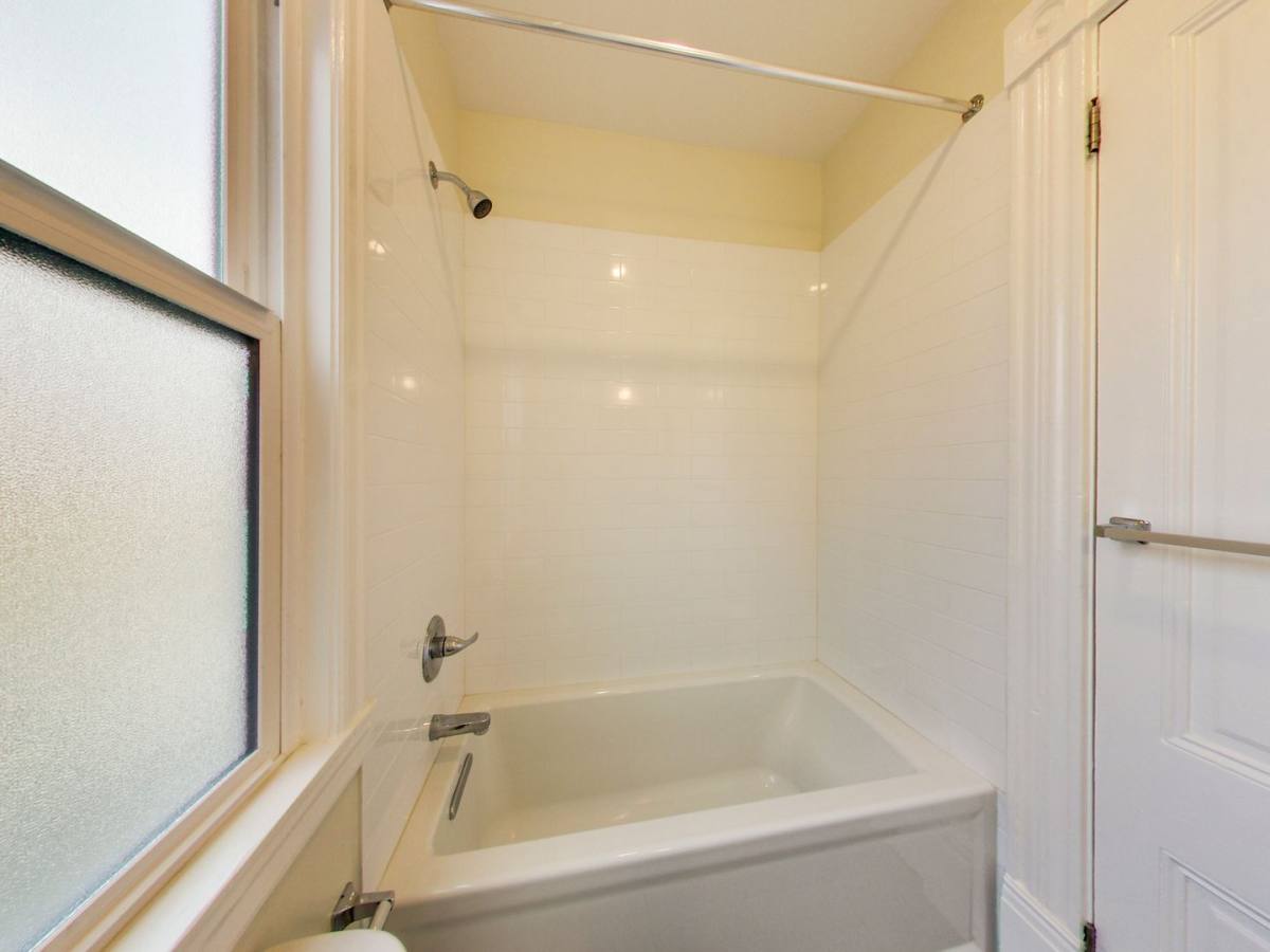 Apartment for rent at 692B Haight St, San Francisco, CA 94117