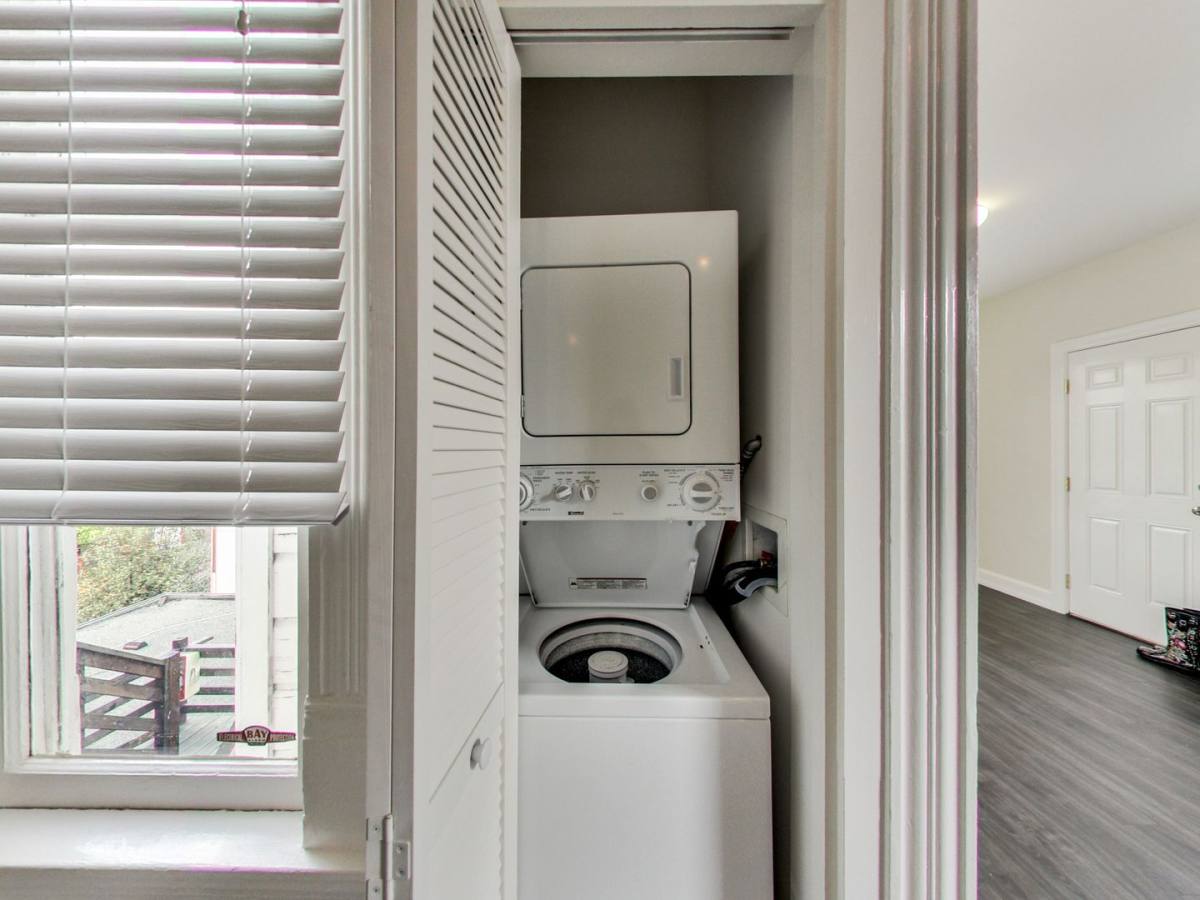 Apartment for rent at 692B Haight St, San Francisco, CA 94117