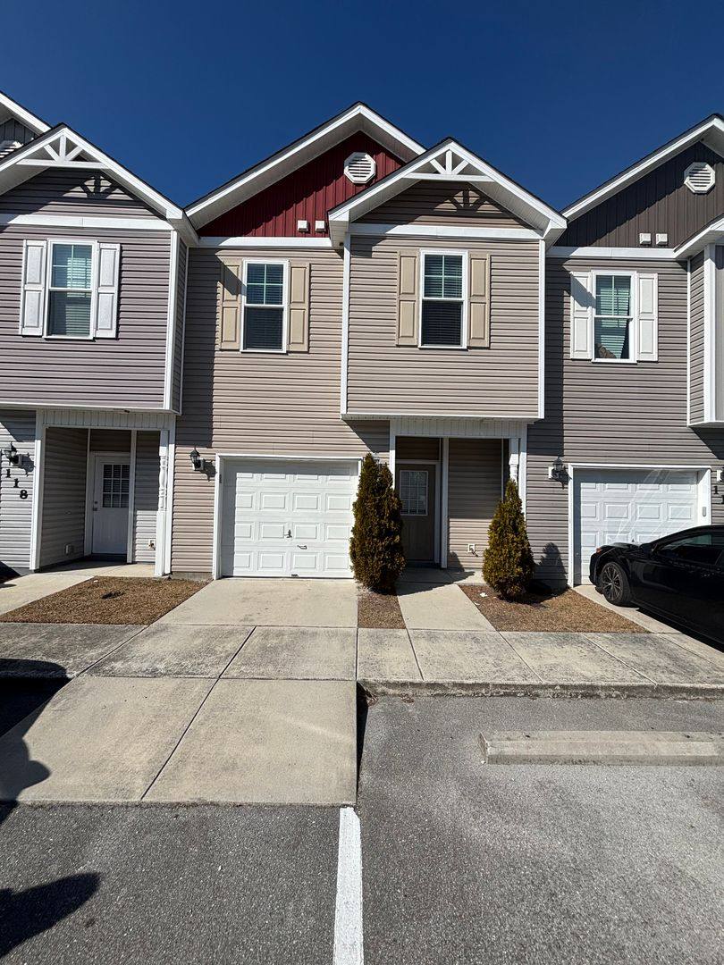 Townhouse for rent at 116 Waterstone Lane, Jacksonville, NC 28546