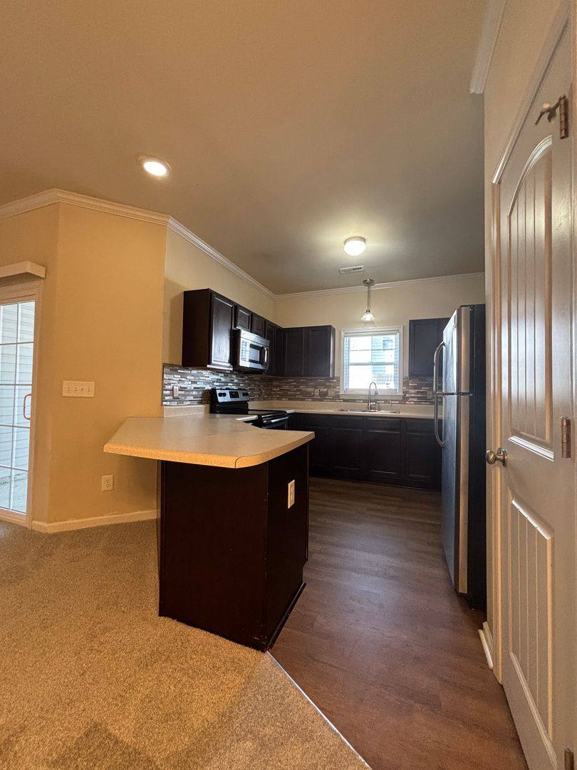 Townhouse for rent at 116 Waterstone Lane, Jacksonville, NC 28546