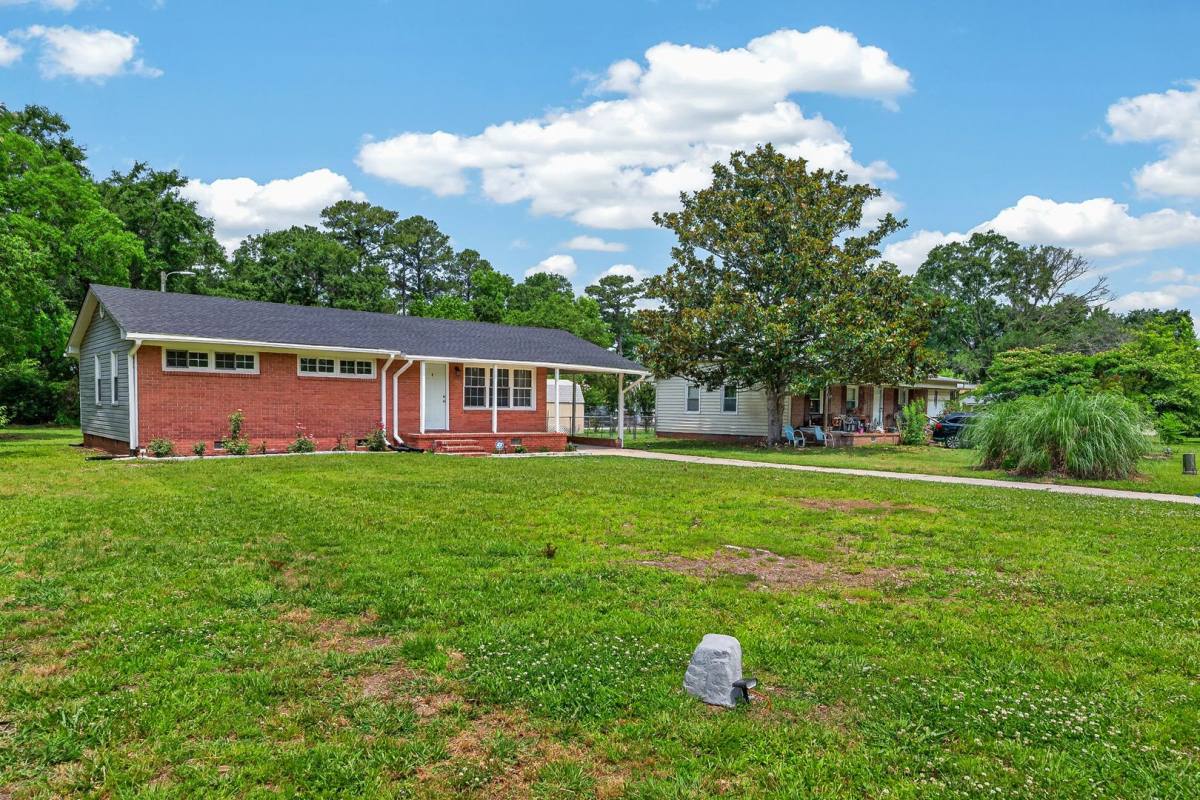 House for rent at 2527 Country Club Rd, Jacksonville, NC 28546