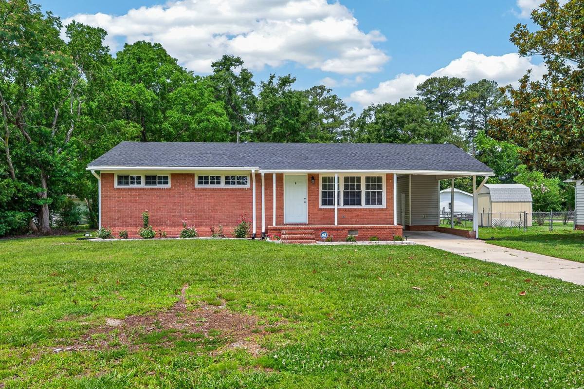 House for rent at 2527 Country Club Rd, Jacksonville, NC 28546