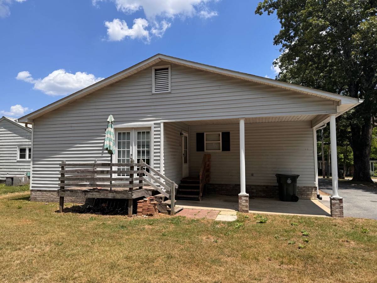 Apartment for rent at 816 Fisher Ferry St, Thomasville, NC 27360