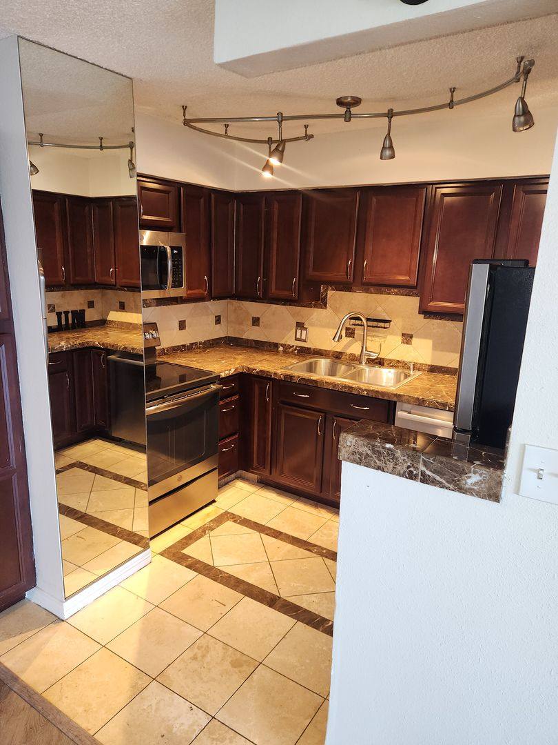 Condo for rent at 1020 15th St #34G, Denver, CO 80202