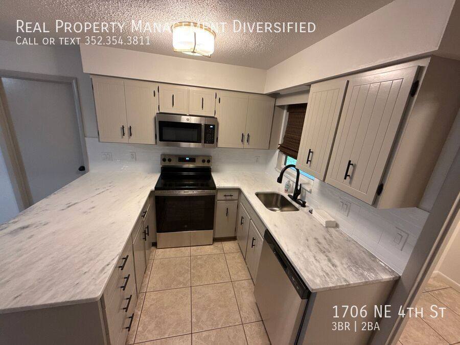 House for rent at 1706 NE 4th St, Ocala, FL 34470