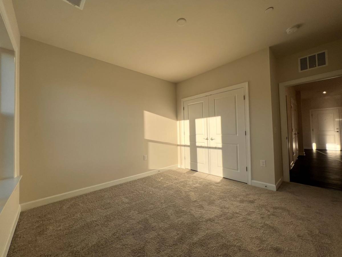 Condo for rent at 3927 Fair Ridge Dr #506, Fairfax, VA 22033
