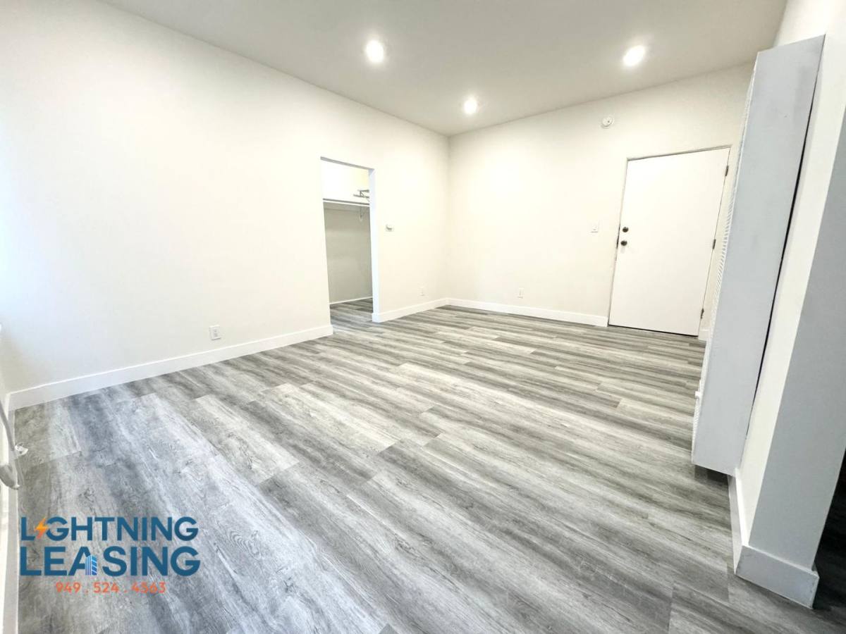 Apartment for rent at 400 N Coronado St #105, Los Angeles, CA 90026