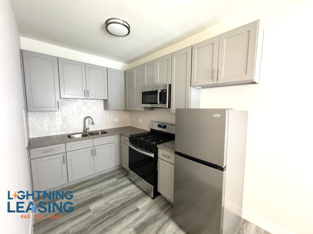 Apartment for rent at 400 N Coronado St #105, Los Angeles, CA 90026