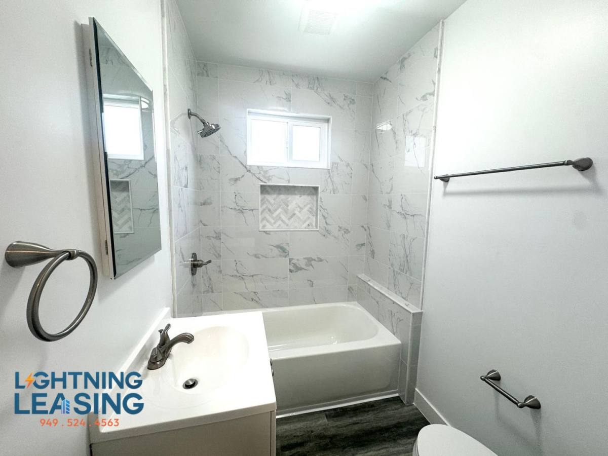 Apartment for rent at 400 N Coronado St #105, Los Angeles, CA 90026