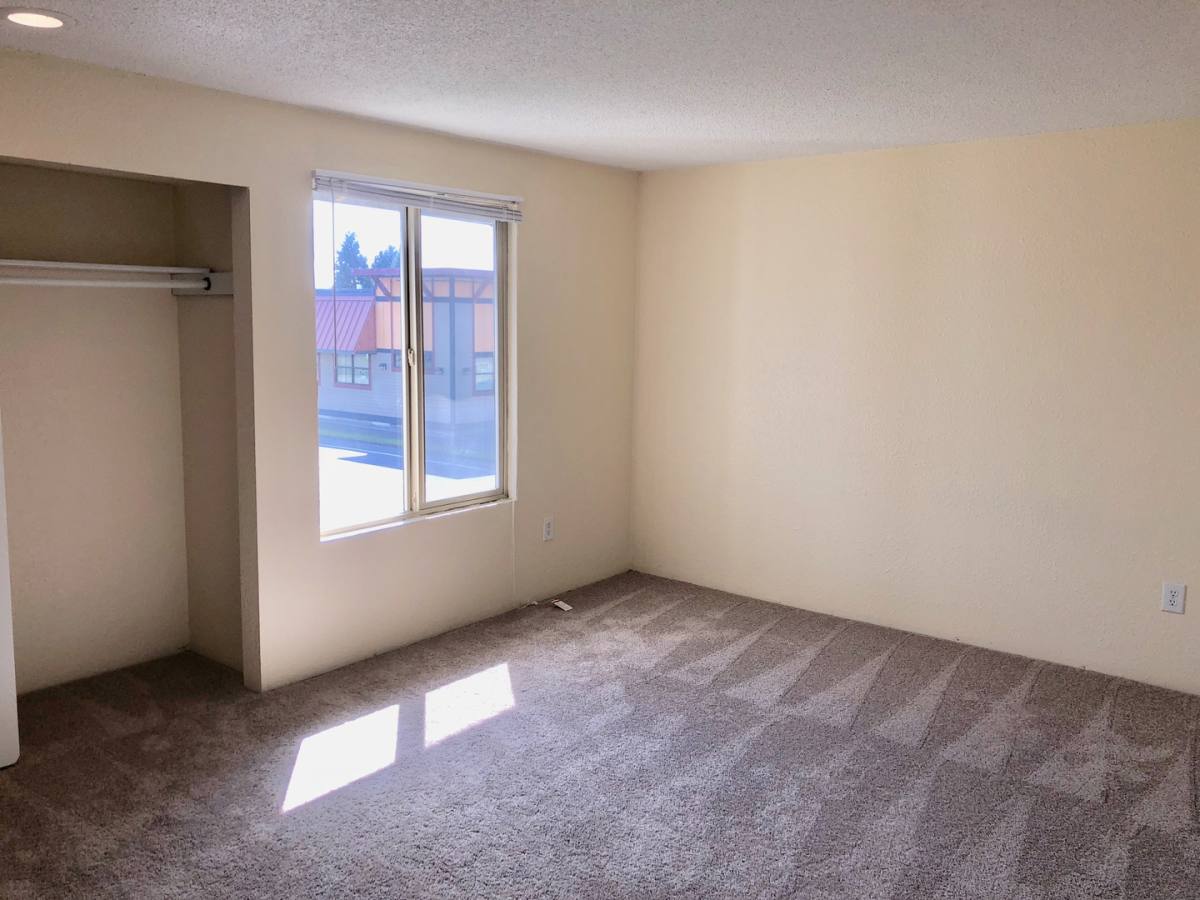 Apartment for rent at 902 28th St NE, Auburn, WA 98002