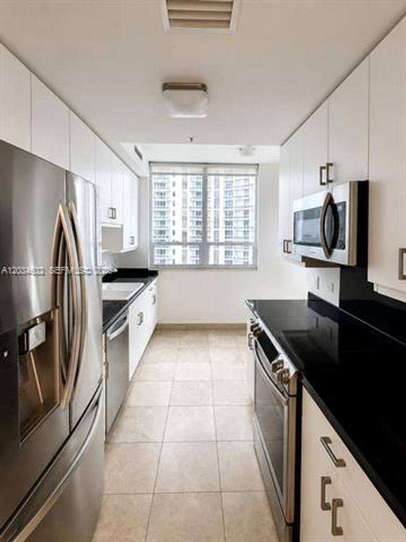 Apartment for rent at 801 Brickell Key Blvd, Miami, FL 33131