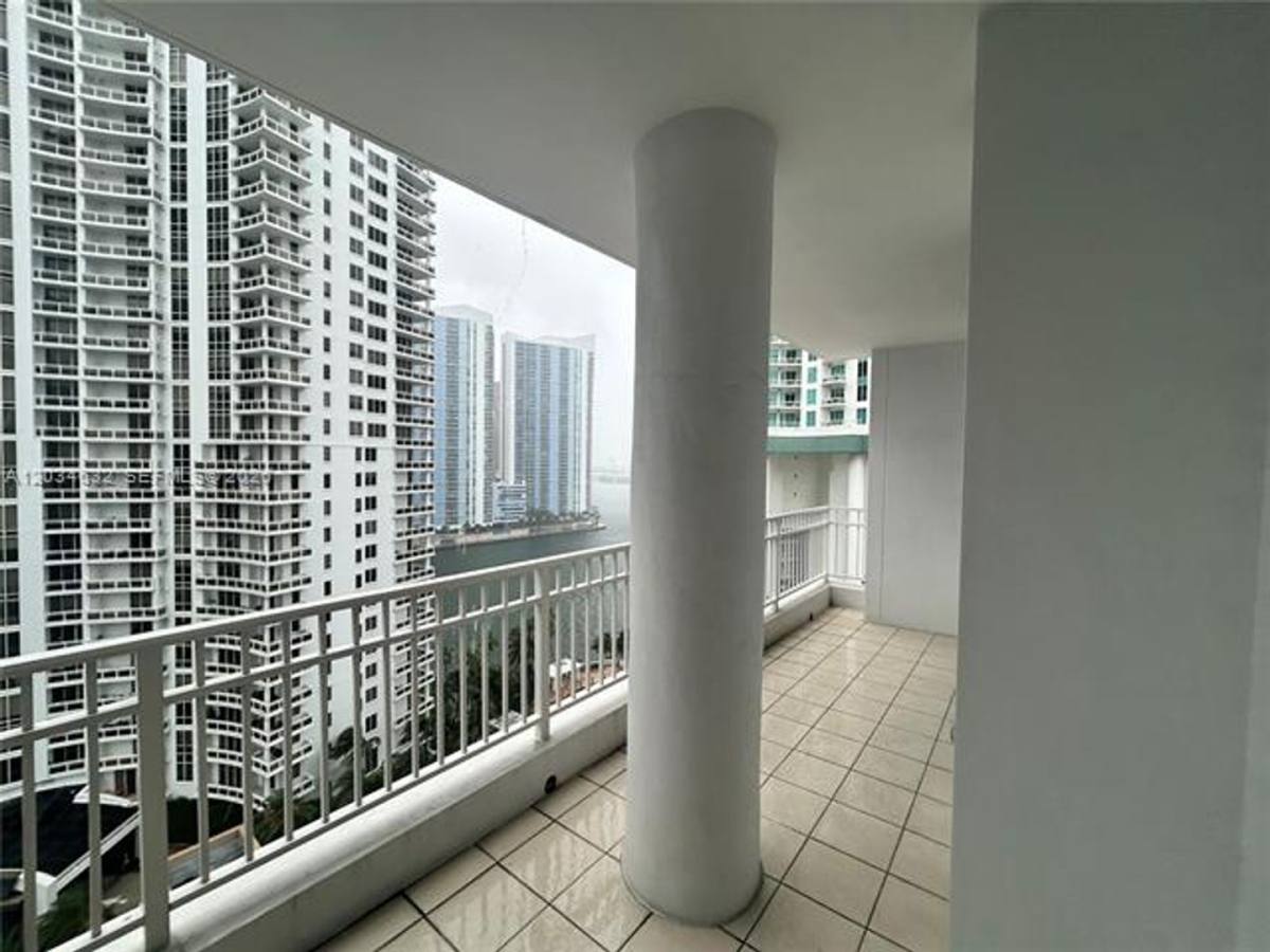 Apartment for rent at 801 Brickell Key Blvd, Miami, FL 33131