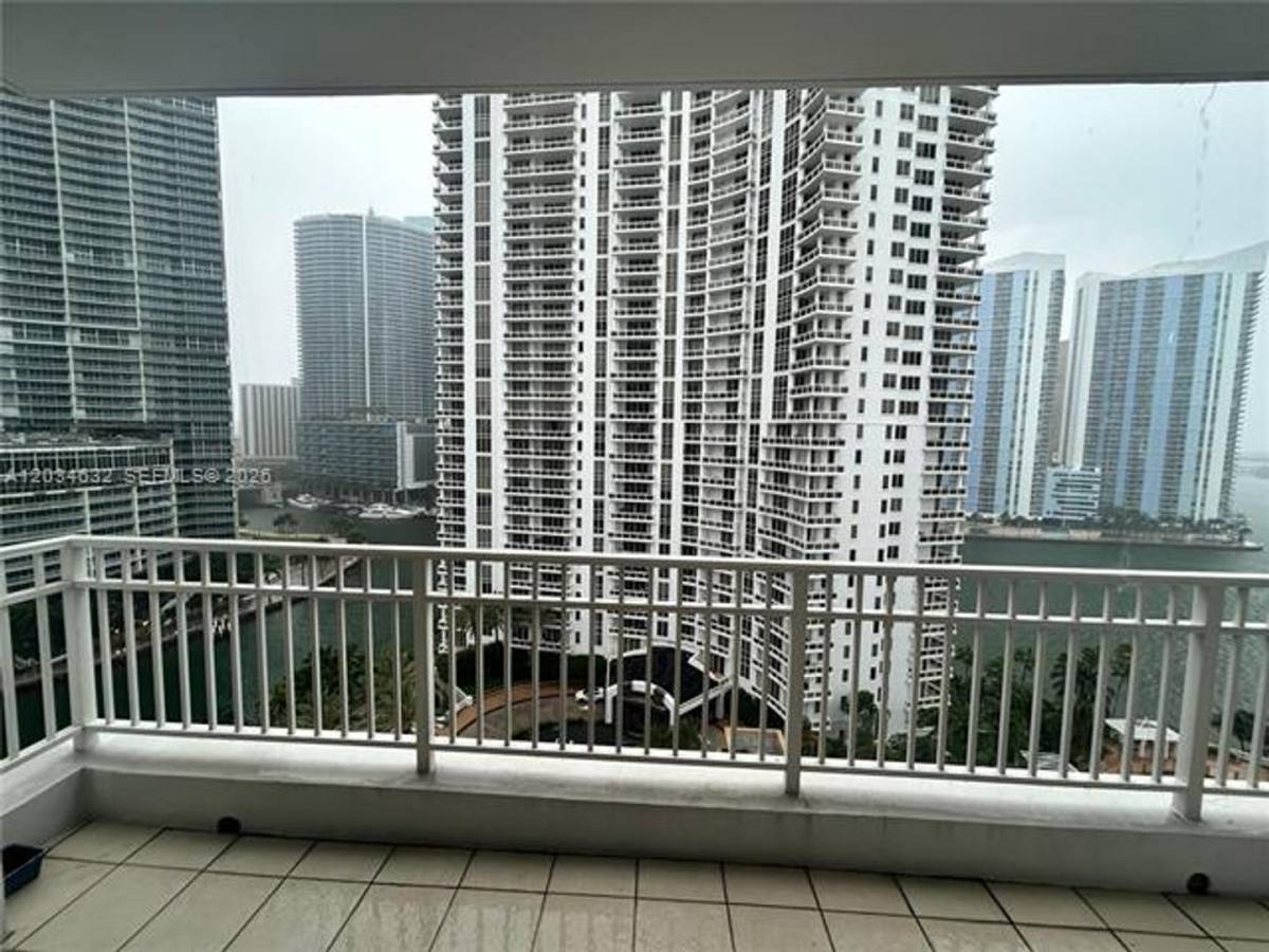 Apartment for rent at 801 Brickell Key Blvd, Miami, FL 33131