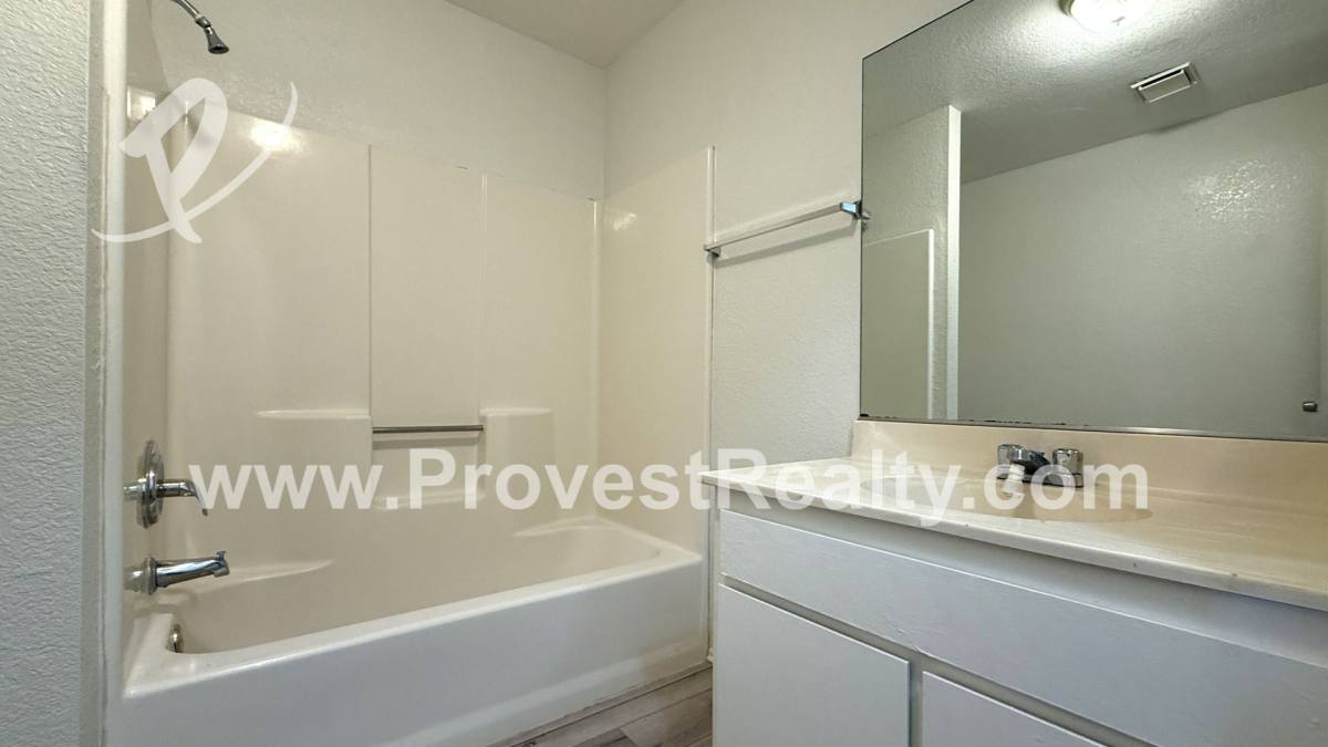 Apartment for rent at 22544 Sioux Rd, Apple Valley, CA 92308