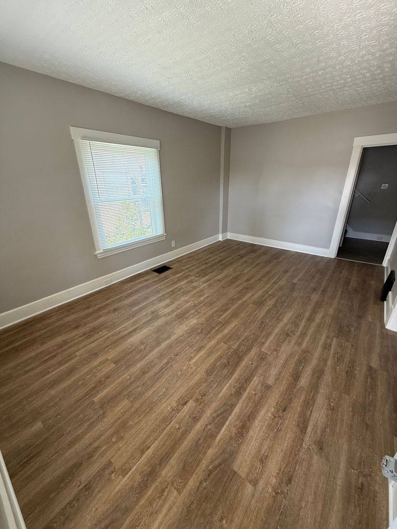 House for rent at 21 S Dunlap Ave, Youngstown, OH 44509