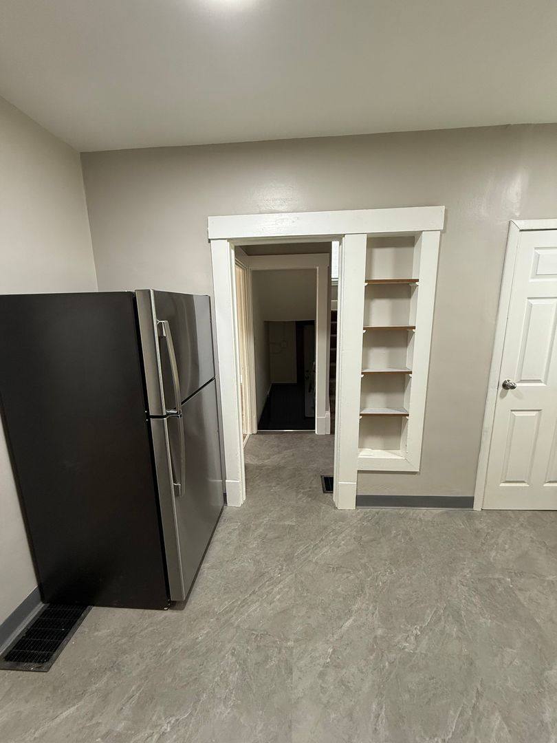 House for rent at 21 S Dunlap Ave, Youngstown, OH 44509