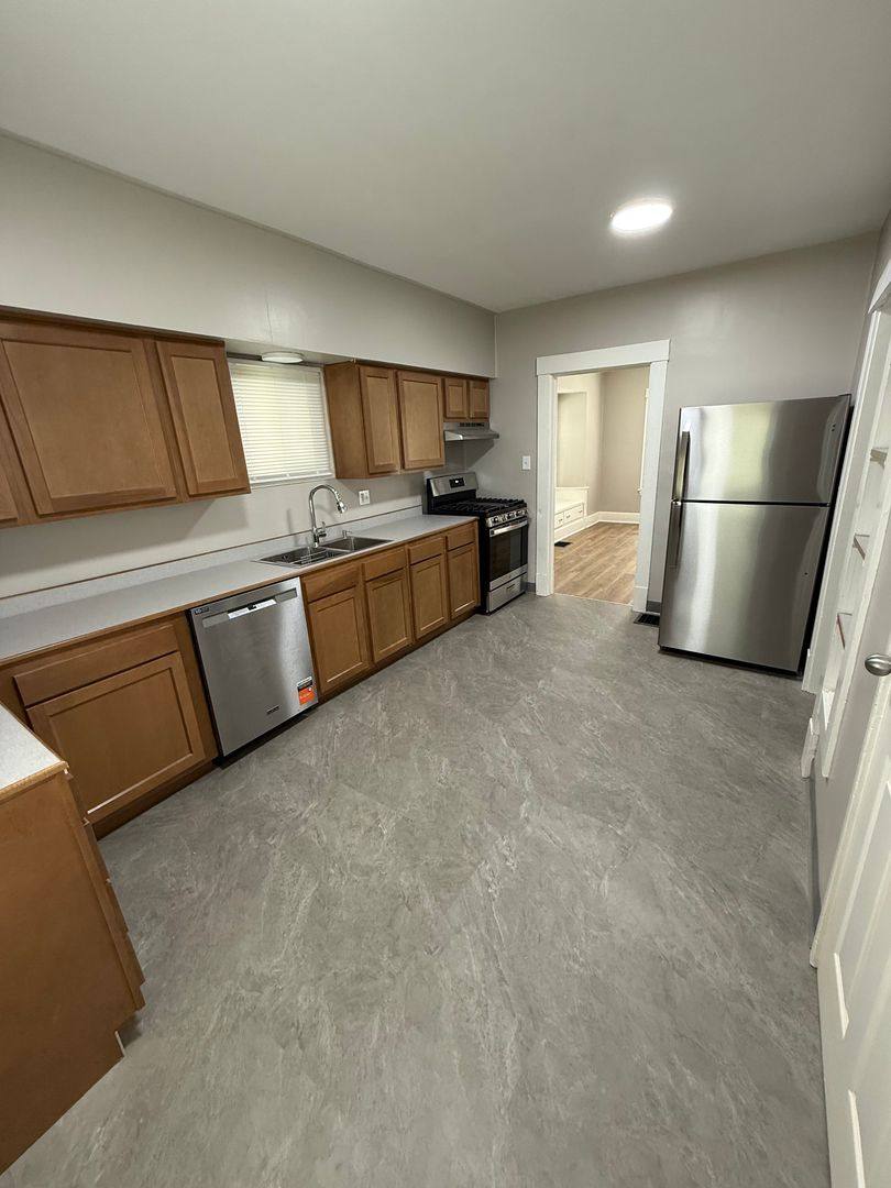 House for rent at 21 S Dunlap Ave, Youngstown, OH 44509