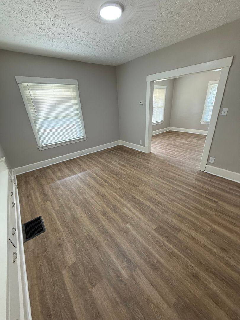 House for rent at 21 S Dunlap Ave, Youngstown, OH 44509