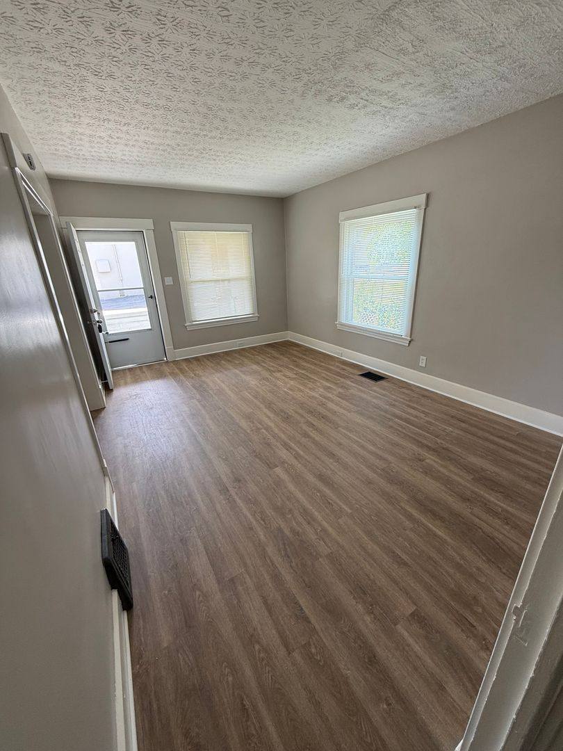 House for rent at 21 S Dunlap Ave, Youngstown, OH 44509