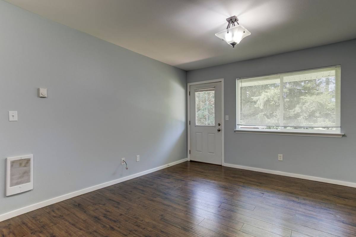 Apartment for rent at 39201 Sr, Oak Harbor, WA 98277