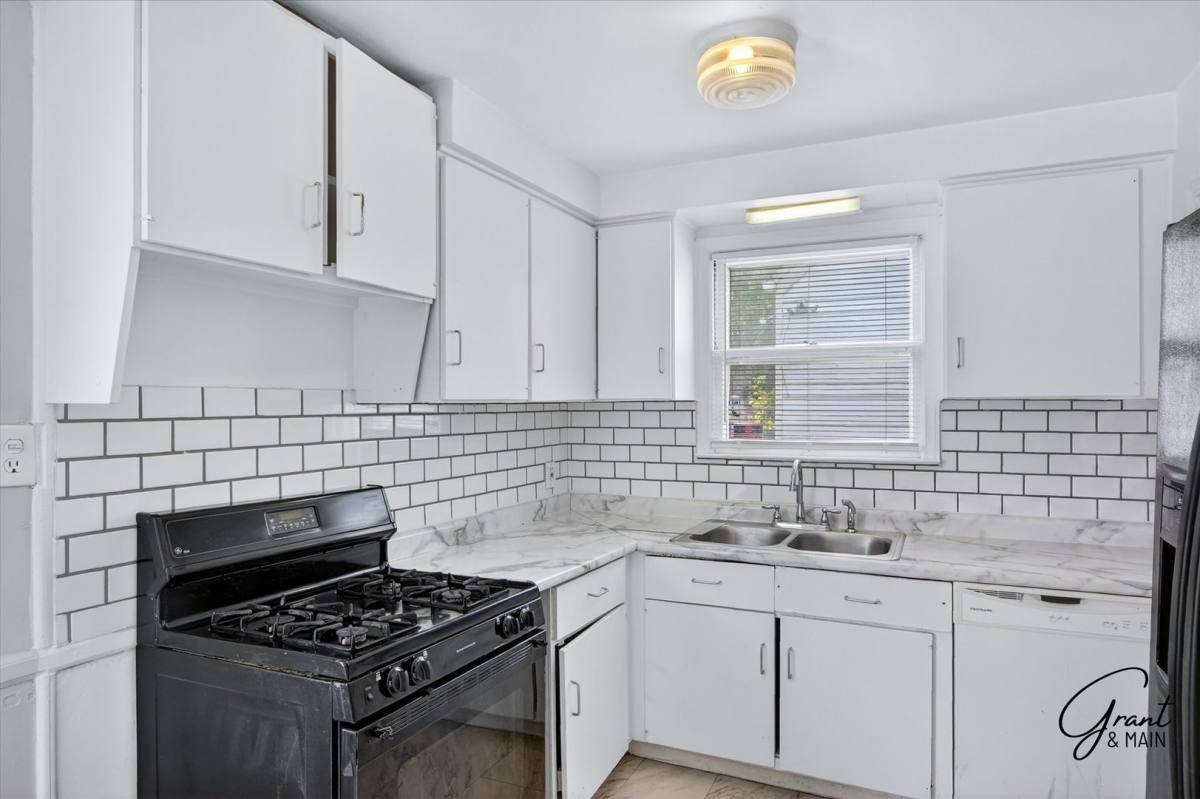 House for rent at 20410 Five Points, Redford, MI 48240