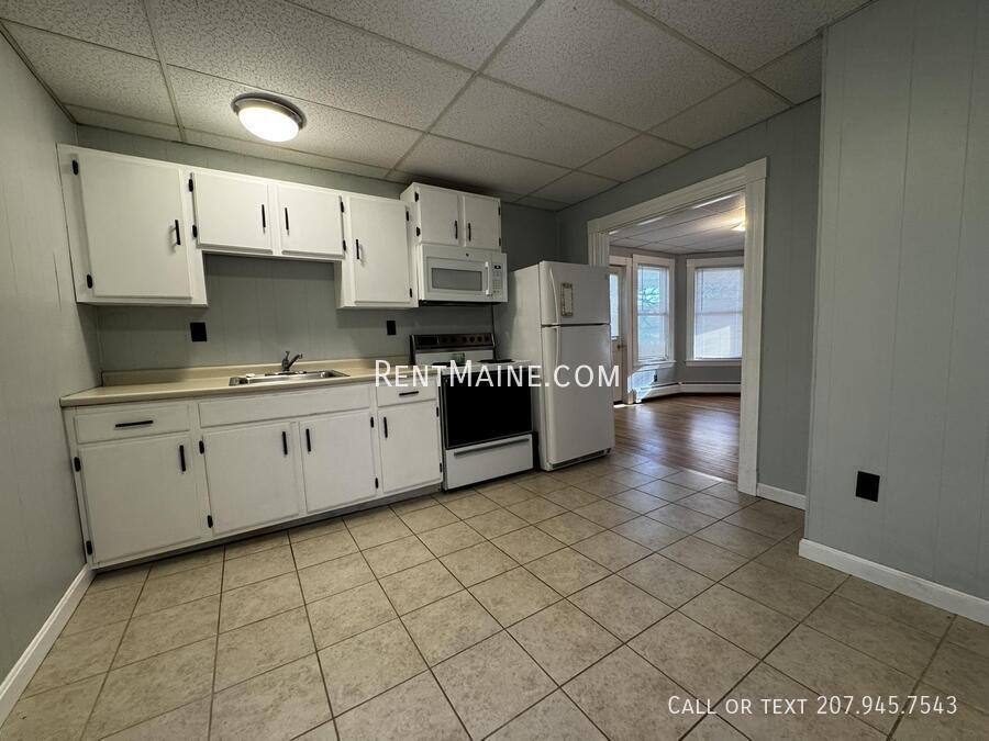 17 Edwards St #1, Waterville, ME 04901 - Apartment for Rent